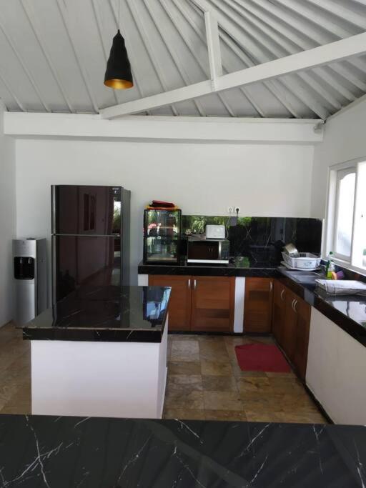 White Moon - Dream 5br In Legian Close To The Villa Kuta (Bali)