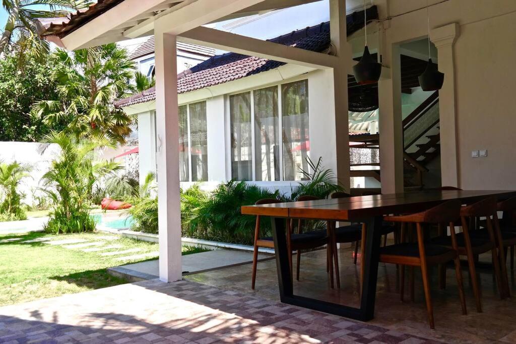 White Moon - Dream 5br In Legian Close To The